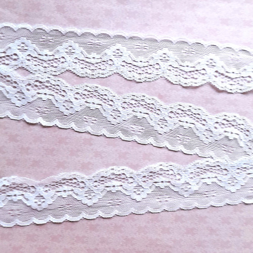 Dentelle fine blanche - , vendue