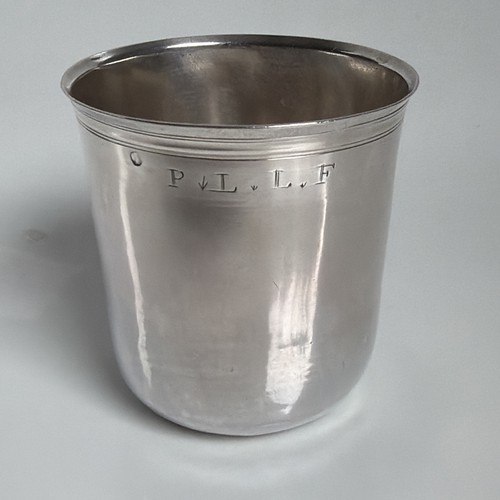 Très belle timbale gobelet - belle,