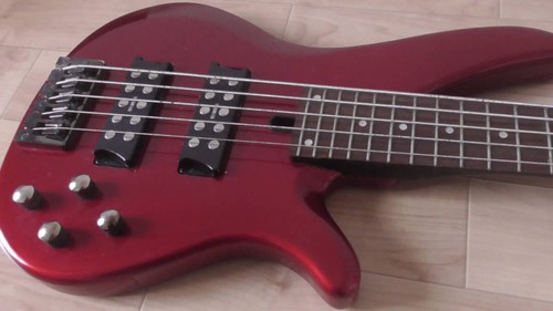Guitare basse électrique