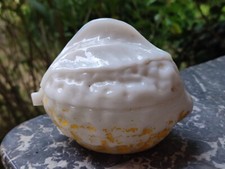ANCIENNE BOÎTE OPALINE DE FOIRE BLANCHE FORME DE NOIX STYLE PORTIEUX 