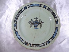 (07)  PLAT EN FAIENCE BLEU