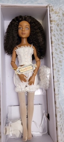 Ellowyne wilde doll essential - ellowyne,