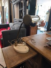 lampe de bureau lampe de notaire aticulee en laiton de marque monix