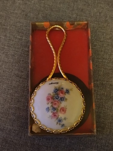 Petit miroir main en - main,