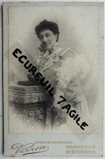 PHOTO cabinet VERRON à MARSEILLE robe art deco avec boa en plumes R676