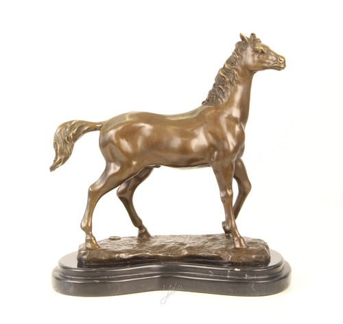 Sculpture cheval trotteur - au,
