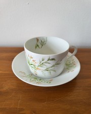 Tasse à thé et sa soucoupe