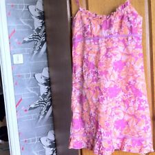 Robe à bretelles réglables