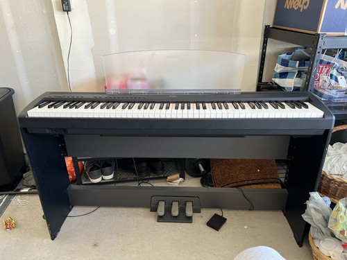 Yamaha digital piano - p-85,