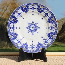 Ancienne assiette plate en faïence de U & C Sarreguemines modèle Cluny