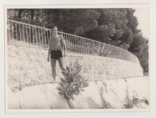 Beau jeune homme affectueux