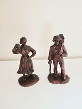 SANTON STATUETTE HOMME ET FEMME PAYSANS EN RÉSINE EFFET BOIS SCULPTÉ 