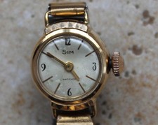 Ancienne montre FEMME mécanique  MARQUE:  SIM ANTICHOC 17 RUBIS  Plaqué or