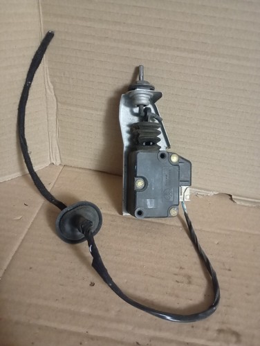 Moteur trappe carburant