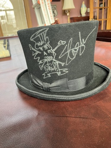 Slash guns and roses - roses, signed