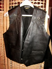 GILET SANS MANCHES SIMILI CUIR AVEC CLOUS - TAILLE UNIQUE -  PENSEZ OFFRE PRIX