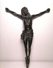 crucifix en bronze signé