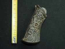 PLAQUETTES DE CROSSE BOIS SCULPTÉ CISELÉ REVOLVER 19ème