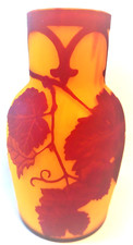 Vase décor Vigne dégagé à l'acide  signé de Degué  (David GUERON (1992-1950)