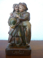 SCULPTURE COUPLE EN PLATRE SIGNE  INTITULE L'AVEU