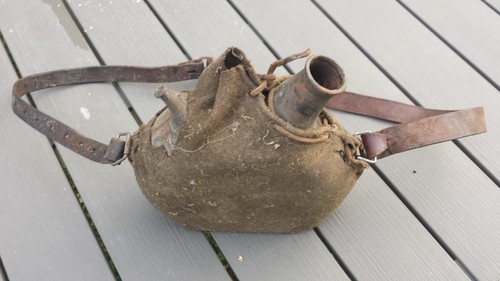 Ancienne gourde militaire