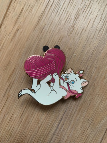 Pins disney marie des - marie,