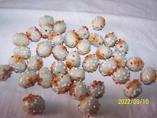 Anciennes perles en pâte de verre murano. Couleur crème. Vendue à l'unité. N°227
