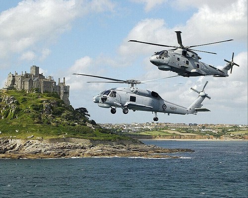 Merlin and seahawk helicoptere - merlin,