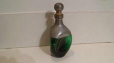 Ancienne bouteille carafe en étain du Manoir et en verre couleur verte