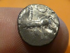 MONNAIE GAULOISE ANTIQUE - DENIER AU CHEVAL en ARGENT - A REPERTORIER ! 1,93gr !