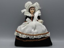 Poupée régionale 16 cm