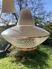 Suspension soucoupe space âge, lustre années 1950, en verre blanc et doré