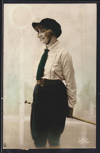 Carte postale jeune - , cavalière