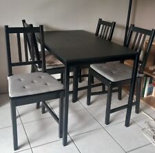 table plus 4 chaises avec coussins noire, ikea
