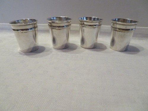 Anciens verres vodka en - à,