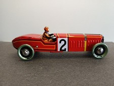 Voiture en tôle, reproduction