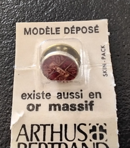 Pin croix rouge - pin’s, don
