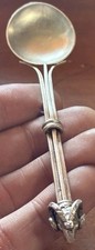 Ancienne Petite Cuillère De Collection En Argent - Tête De Belier Sculptée