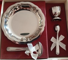 Coffret Naissance Jean Couzon Orfèvre Inox. Assiette cuillère. Très bel état !