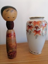 Poupée Kokeshi Et Vase Japonais Ancien