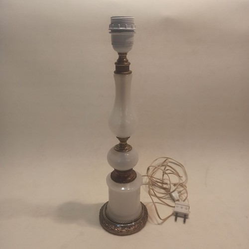 Pied lampe pétrole - de, à