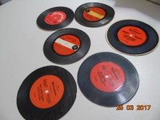 Lot de disques souples sur carton offerts par Monsavon + Milliat frères