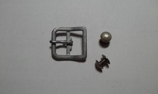 Boucle de jugulaire et rivets