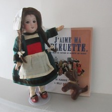 poupée bleuette 27 cm yeux fixes période 1910, vêtements de Bécassine, sabots GL