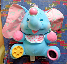 PL / PELUCHE VINTAGE PLAYSKOOL D'ACTIVITES ELEPHANT BLEU ROSE 30 CM EXC ETAT