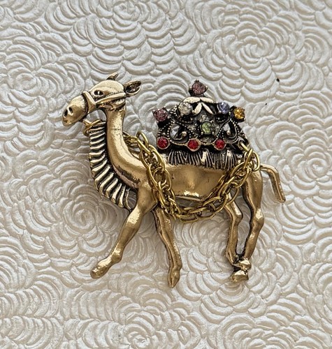 Camel brooch pin enamel on - brooch,