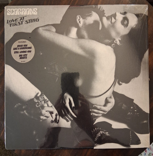 Scorpions love first sting - love,