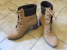 Bottines cuir daim Timberland 39,5 beige camel comme neuves.