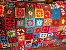 PLAID  COUVERTURE GRANNY FAIT MAIN AU CROCHET VINTAGE ANNEES 60 70 TBE