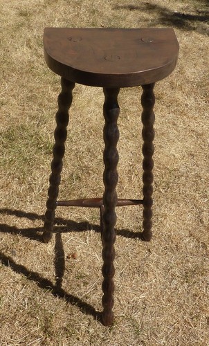 Grand tabouret tripode - en, bois